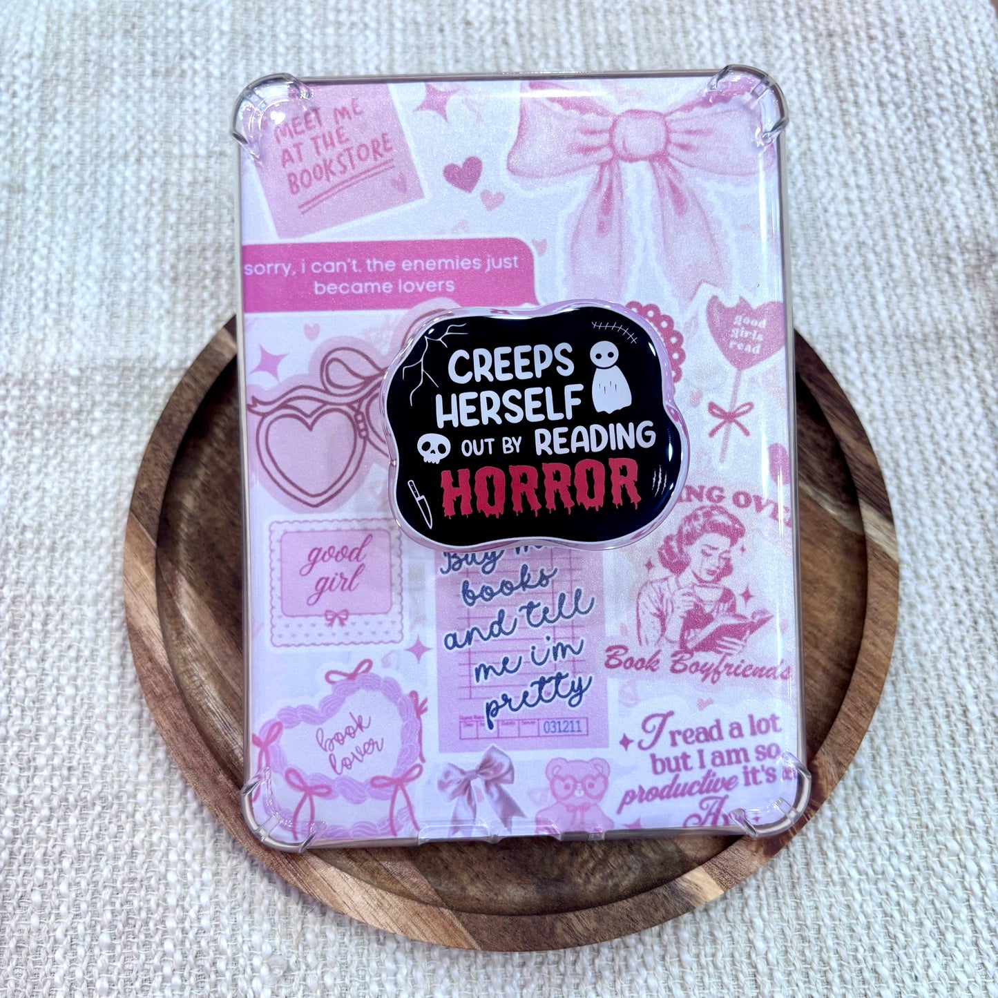 Creeps Herself Out Reading Horror Kindle/Phone Grip