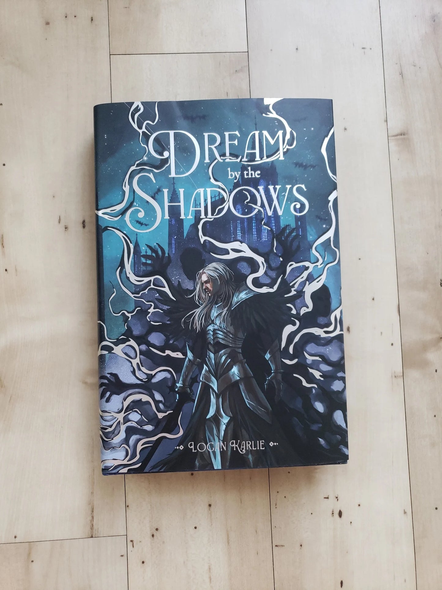 Dream by the Shadows (Special Lilac Library’s Edition)